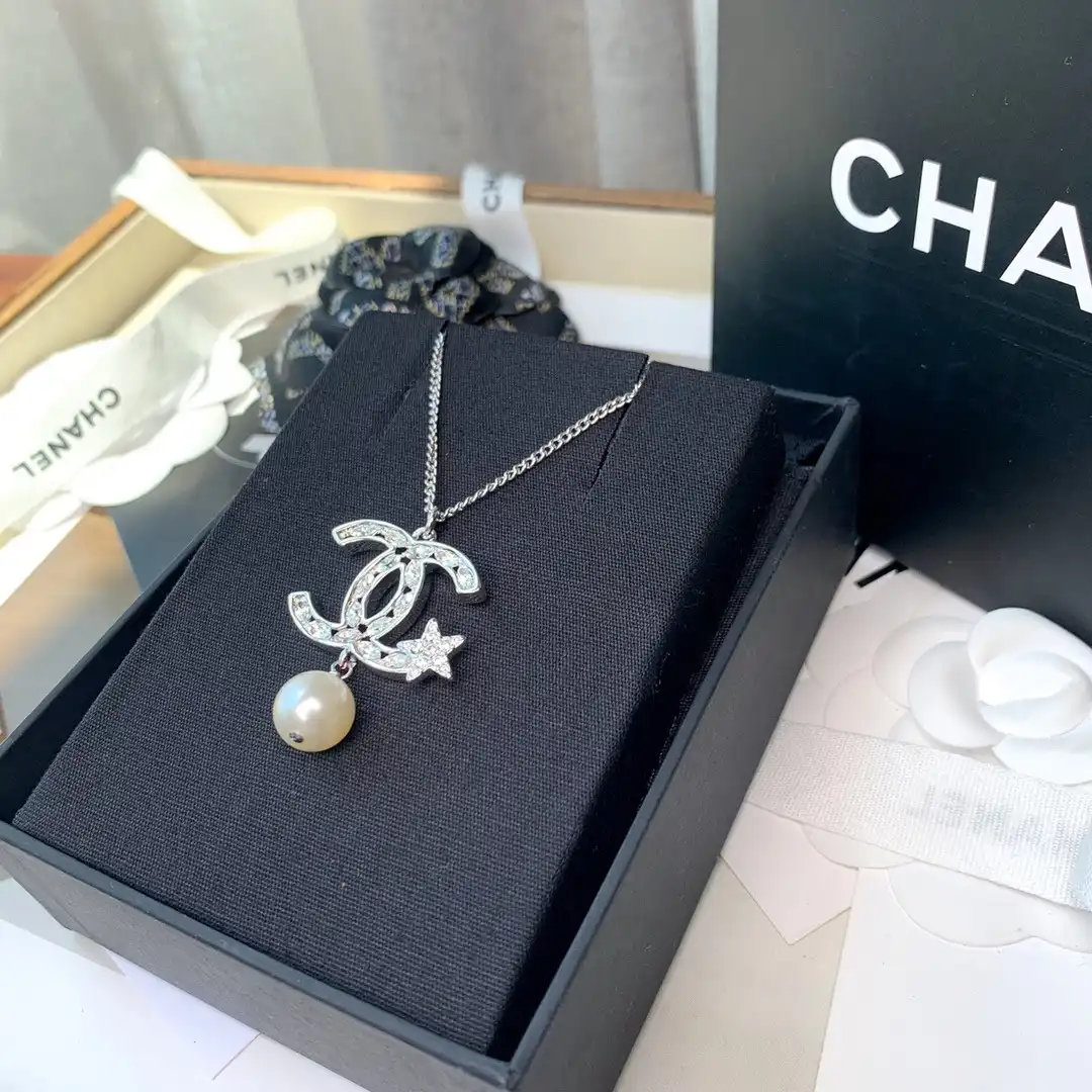 CL NECKLACE