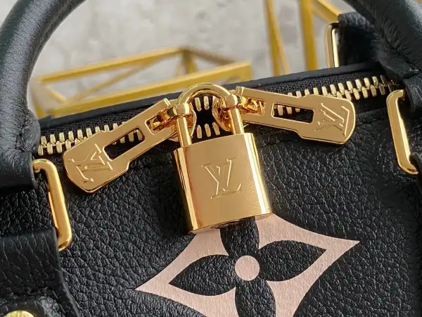 Eliminating the middleman and passing on savings to you. With massive production and tax-free benefits LOUIS VUITTON SPEEDY BANDOULIÈRE 25