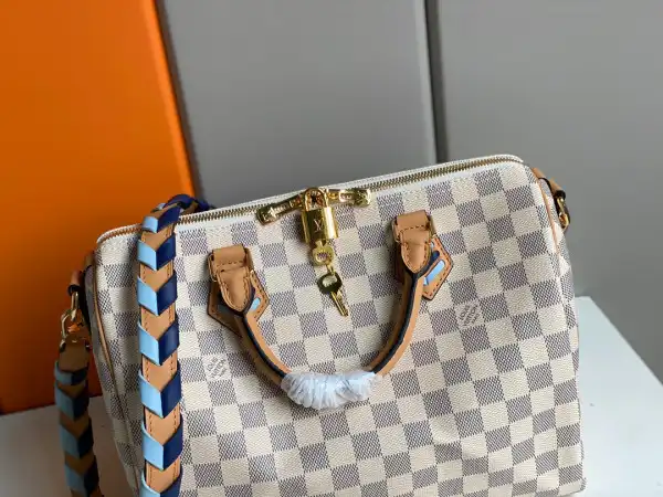 Eliminating the middleman and passing on savings to you. With massive production and tax-free benefits LOUIS VUITTON SPEEDY BANDOULIÈRE 30