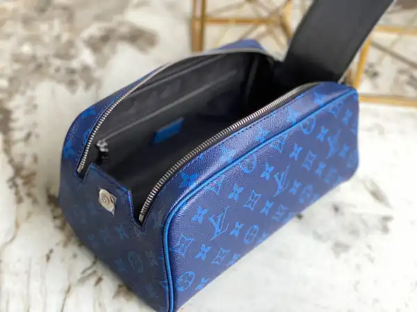 Aaa replica bags LOUIS VUITTON DOPP KIT TOILET POUCH