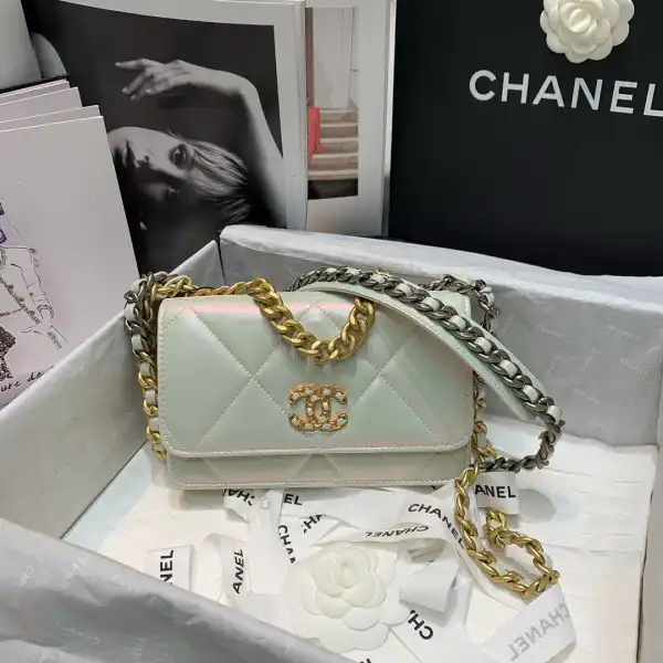 Frstbag ru CHANEL19 WALLET ON CHAIN