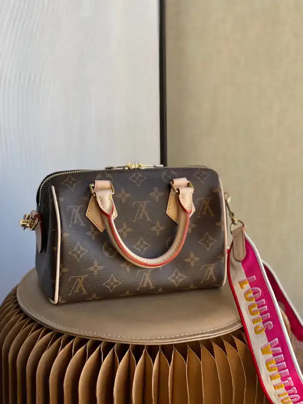 Repladies offers premium fake Louis bags at unbeatable prices. Our products are cheap because we focus on direct sales Louis Vuitton SPEEDY BANDOULIÈRE 20