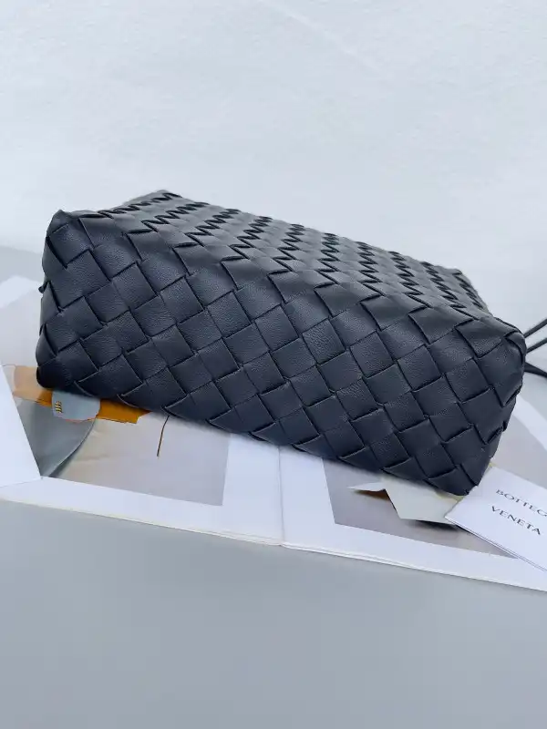 Yupoo bagsoffer BOTTEGA VENETA Small Loop Camera Bag