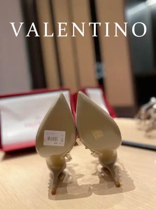 Yupoo bagsoffer VALENTINO ROCKSTUD SANDAL