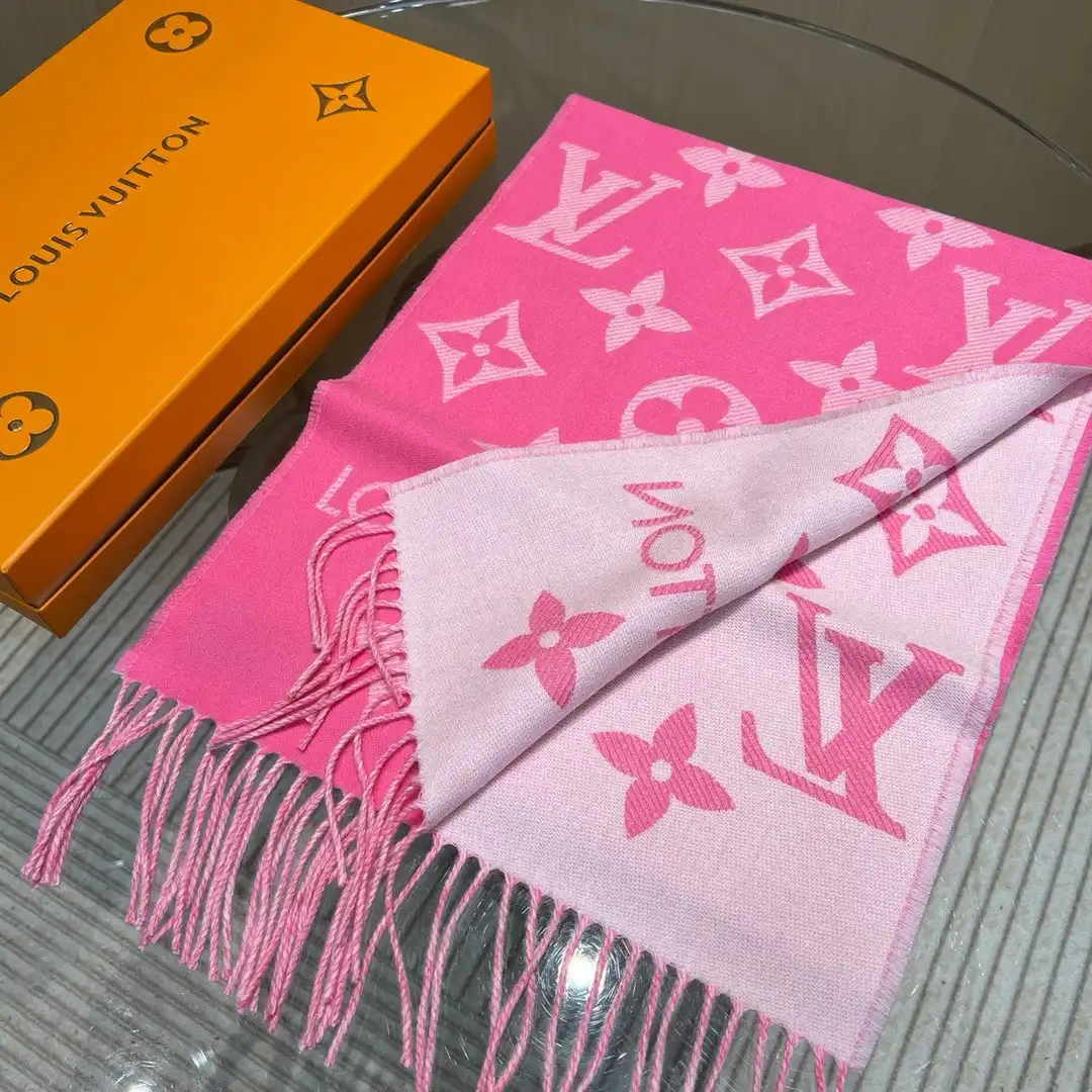 LOUIS VUITTON ESSENTIAL  Scarf