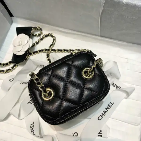 First bag ru CHANEL SMALL VANITY WITH CHAIN