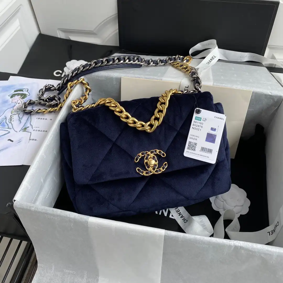 CHANEL 19 FLAP BAG