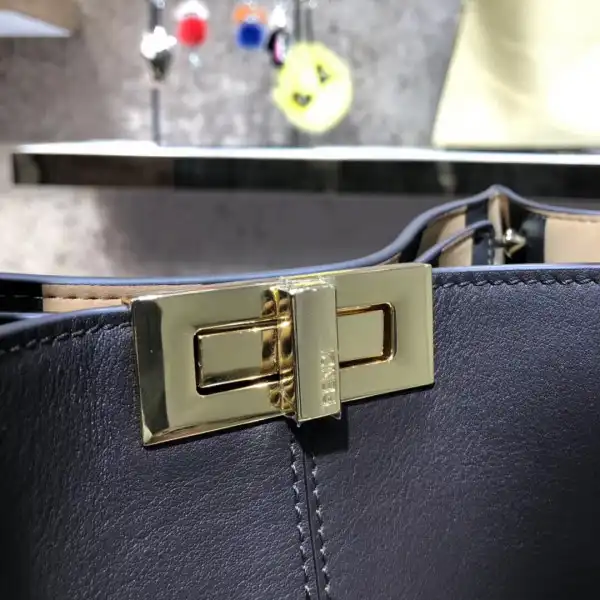 Yupoo bagsoffer FENDI PEEKABOO BAG