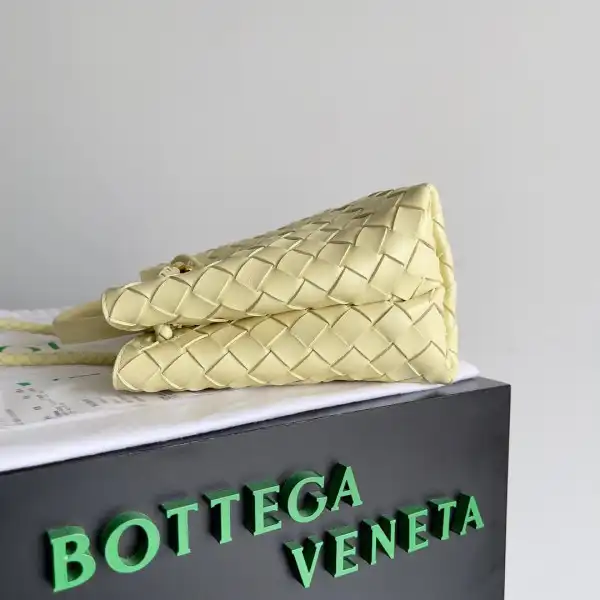 First Bag Ru BOTTEGA VENETA MEDIUM ANDIAMO