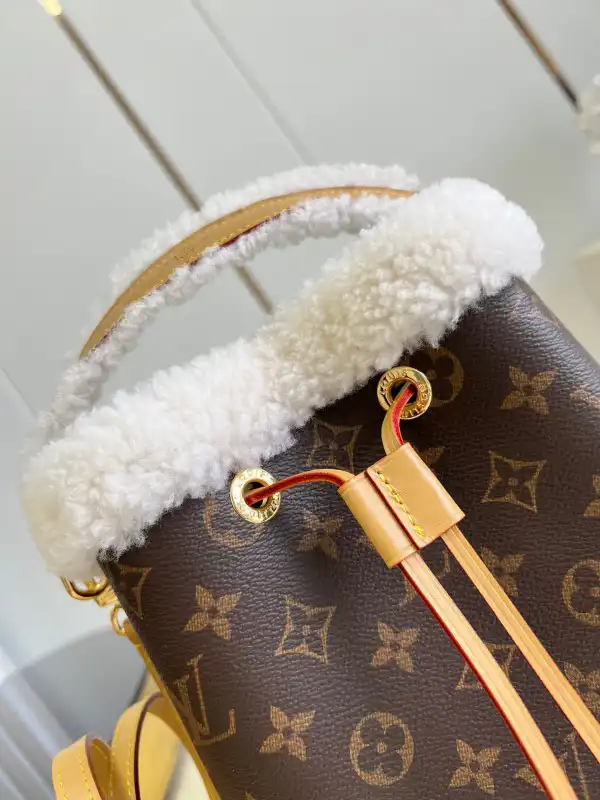 LOUIS VUITTON NÉONOÉ BB