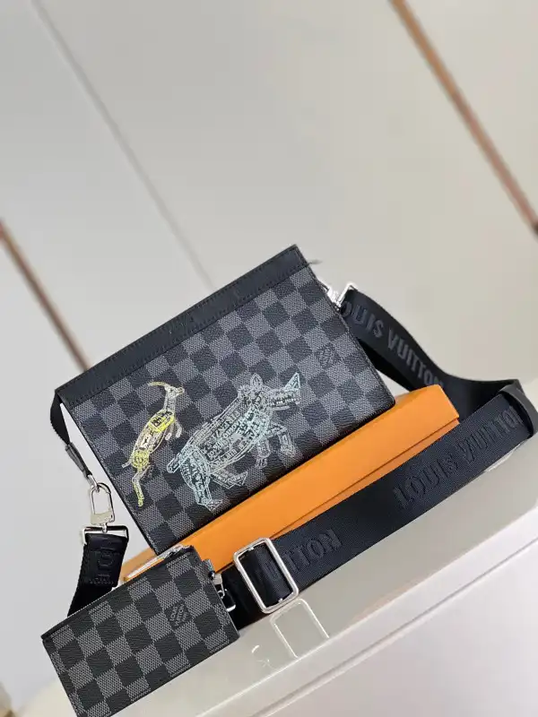 Rep LOUIS VUITTON GASTON WEARABLE