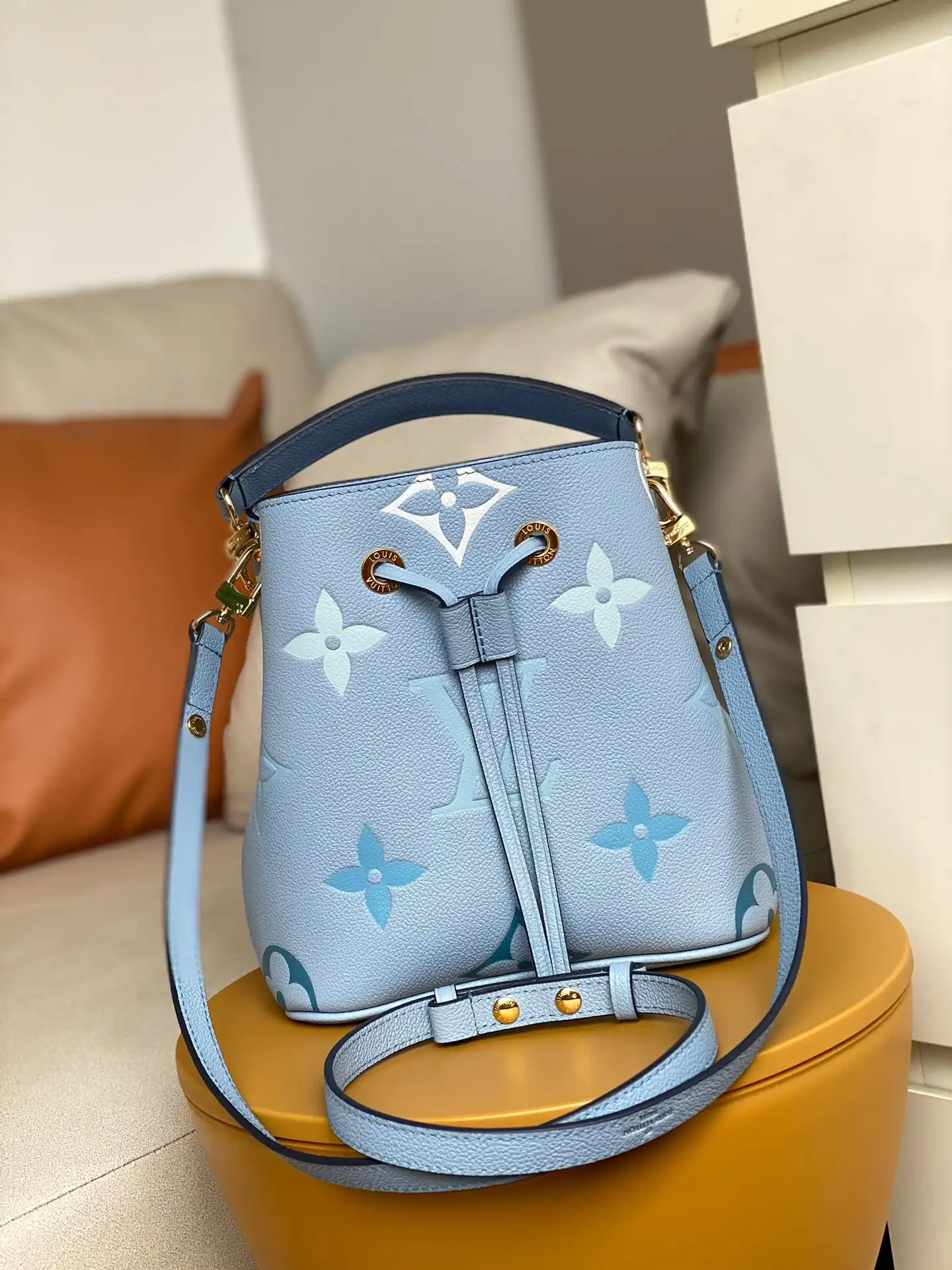 First bag ru LOUIS VUITTON NÉONOÉ BB