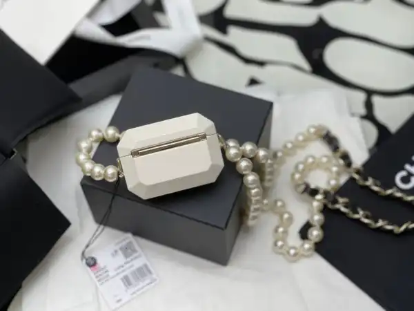 Frstbag ru CHANEL AIRPODS CASE PRO NECKLACE