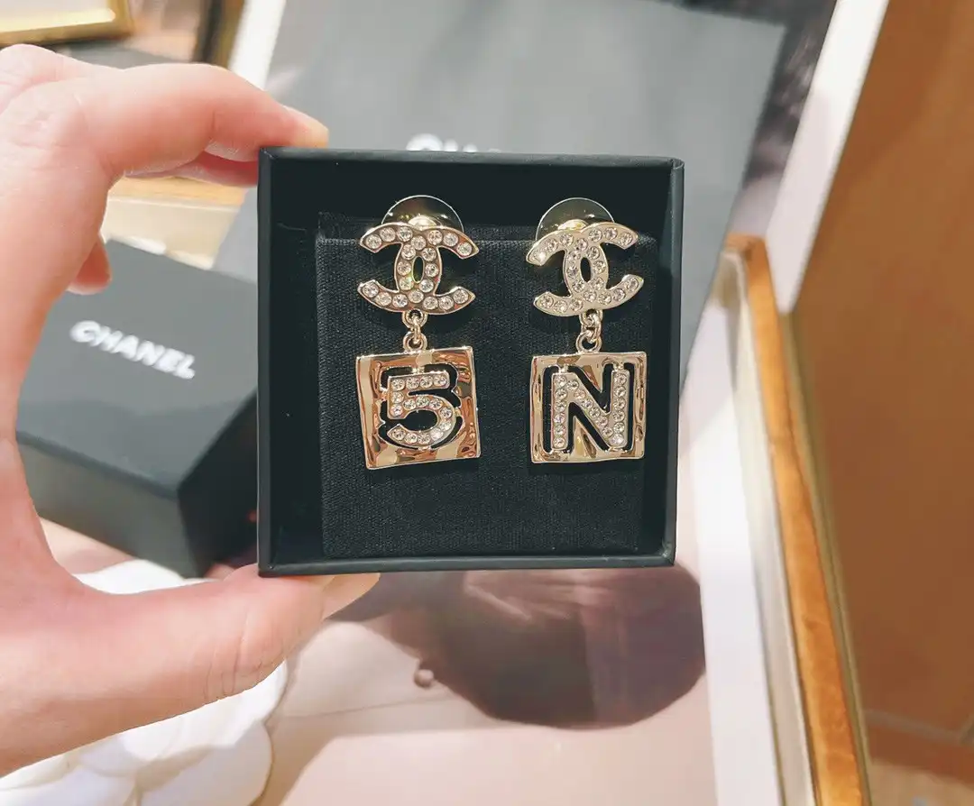 CL EARRINGS