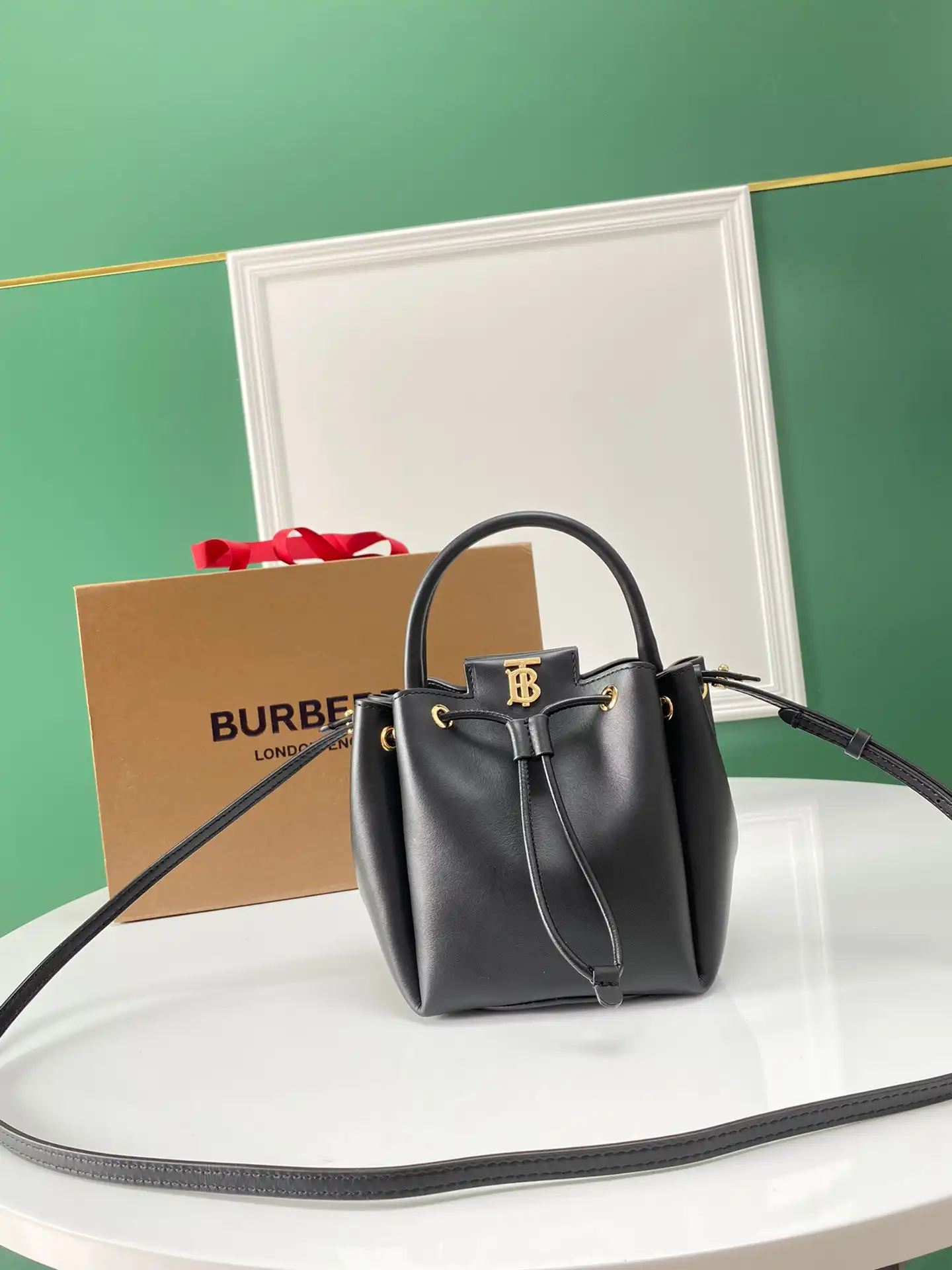 Firstbag Ru BURBERRY Bucket Bag