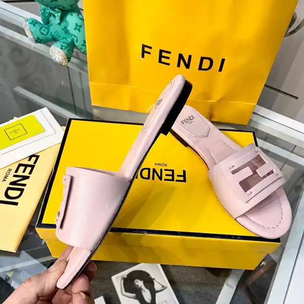 Frstbag ru Fendi Signature