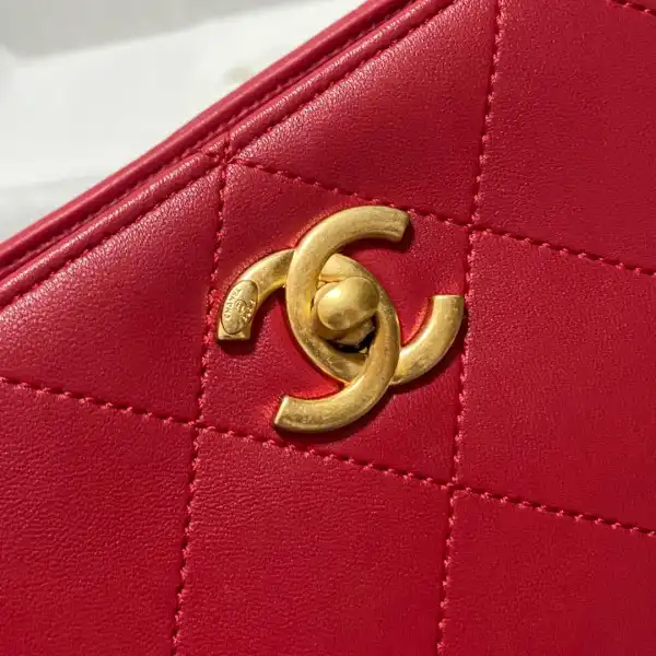 CHANEL HIPPIE BAG