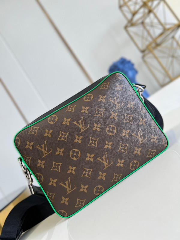 LOUIS VUITTON TRIO MESSENGER