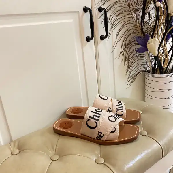 First bag ru CHLOÉ woody flat mule