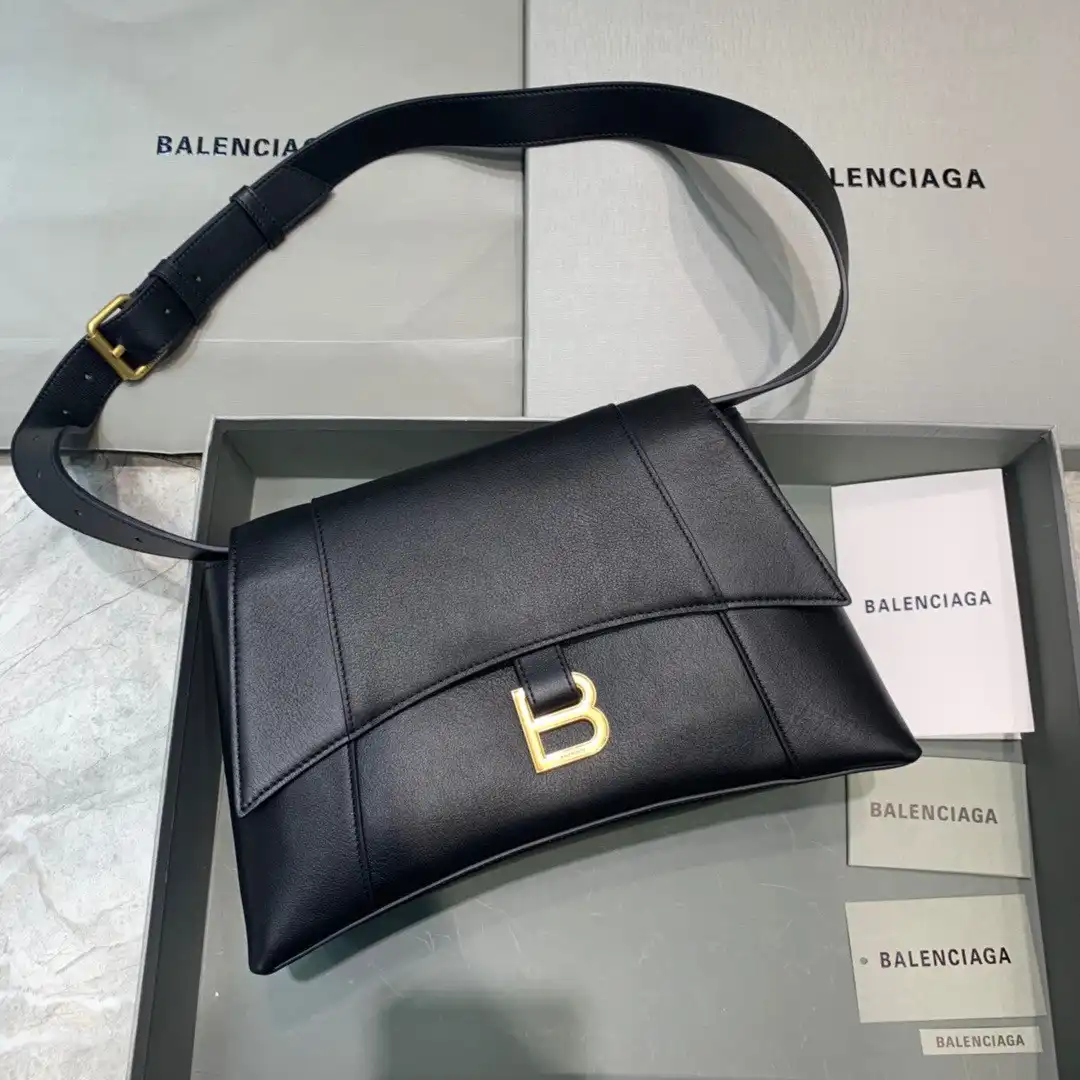 First bag ru BALENCIAGA DOWNTOWN MEDIUM SHOULDER BAG