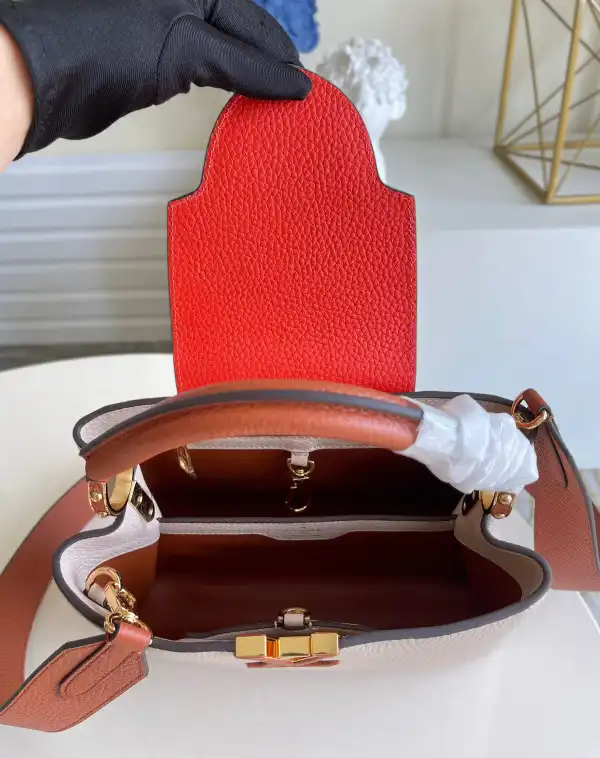 First bag ru LOUIS VUITTON CAPUCINES BB