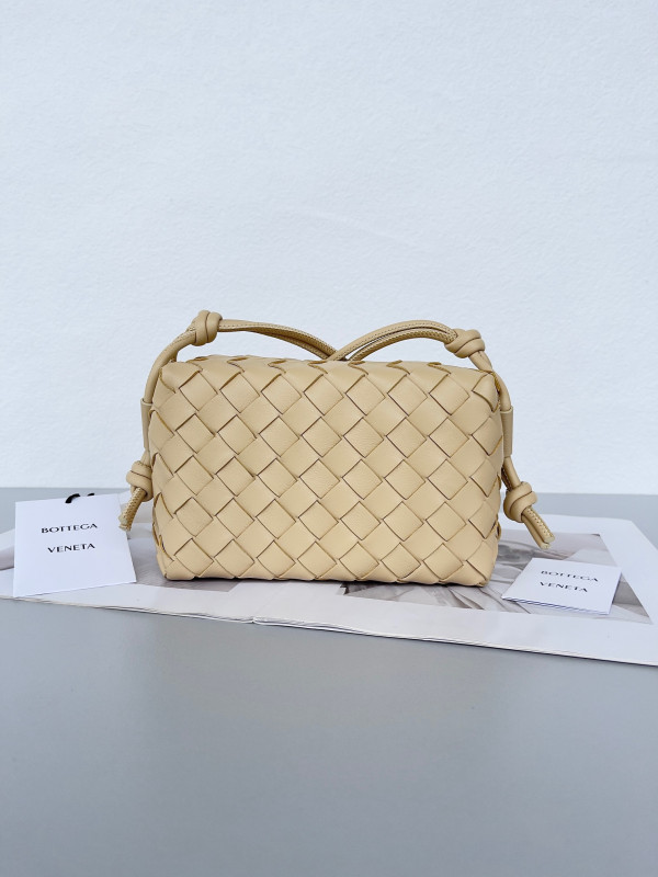 HOT SALE BOTTEGA VENETA Mini Loop Camera Bag