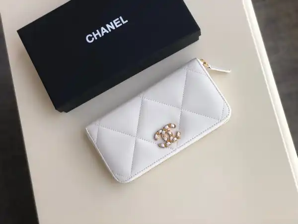 CHANEL 19 ZIPPED WALLET