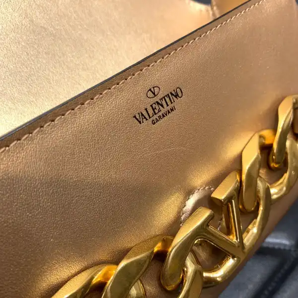 VALENTINO VLOGO CHAIN SMALL CALFSKIN SHOULDER BAG