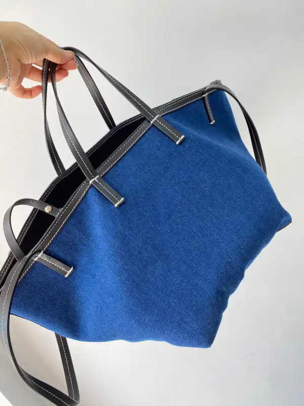 BURBERRY Beach Tote