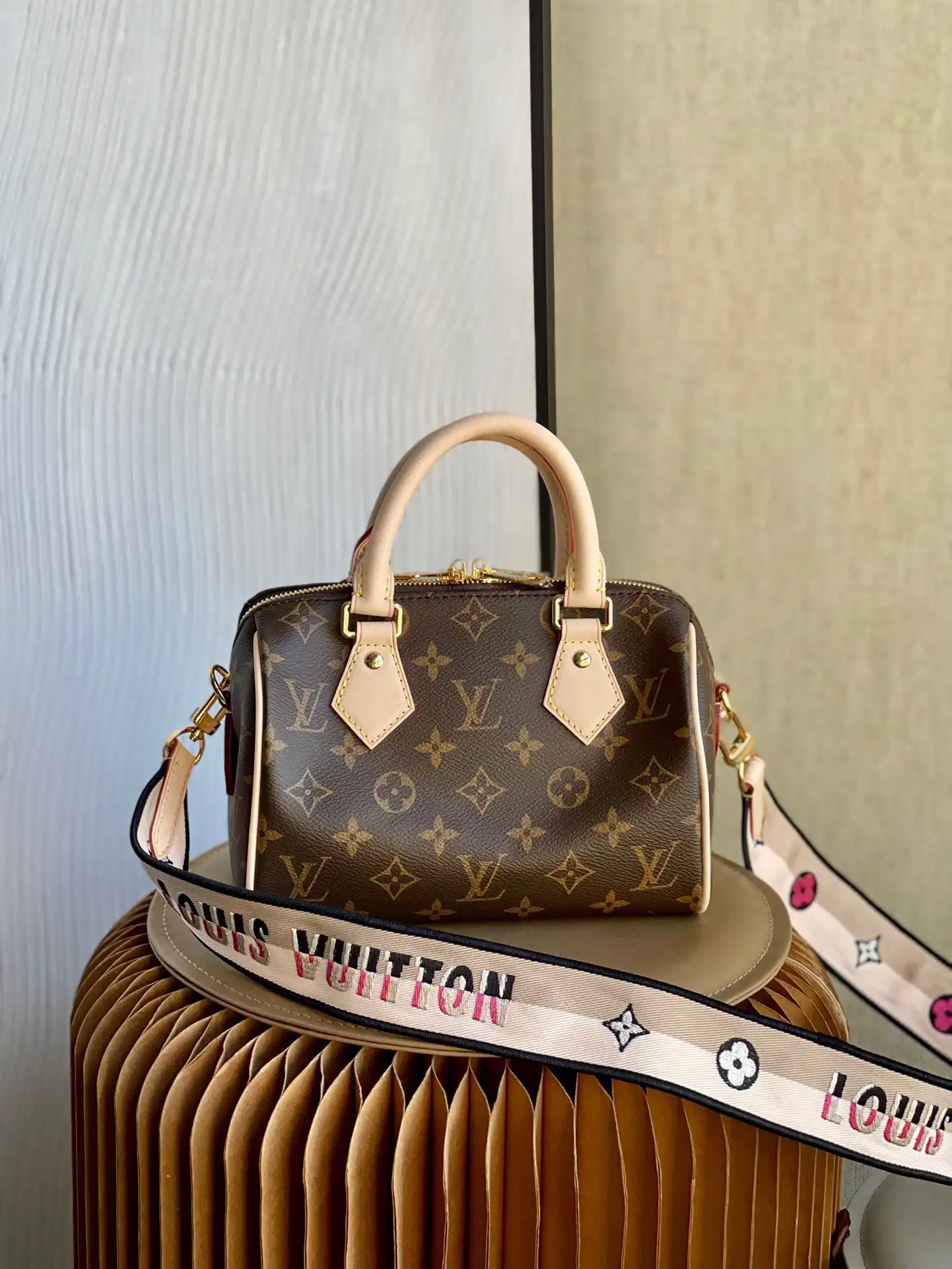 Frstbag ru Louis Vuitton SPEEDY BANDOULIÈRE 20