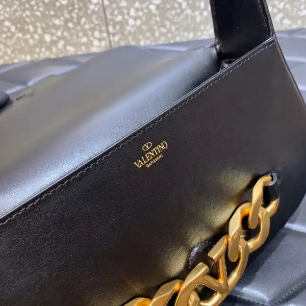 VALENTINO VLOGO CHAIN SHOULDER BAG IN CALFSKIN