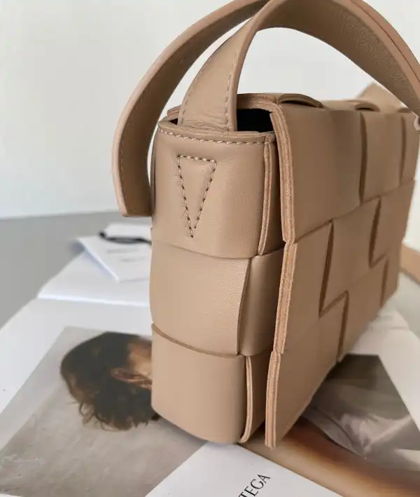 BOTTEGA VENETA CASSETTE