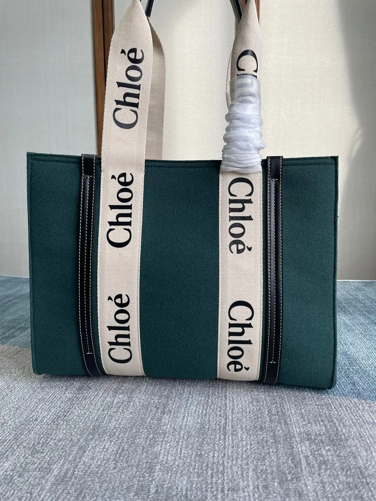 CHLOÉ MEDIUM WOODY TOTE BAG