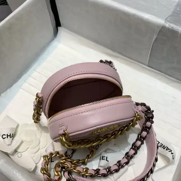 First bag ru CHANEL 19 CHANELUTCH WITH CHAIN