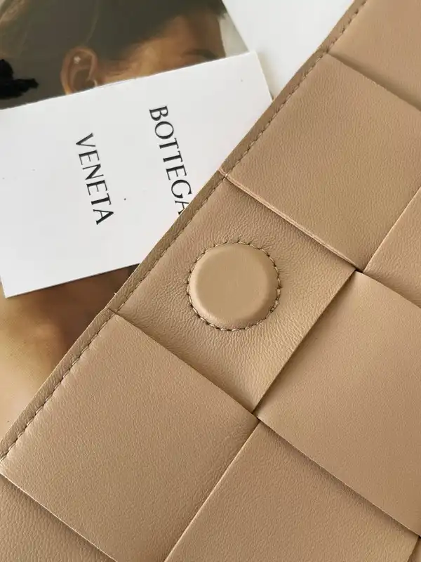 First bag ru BOTTEGA VENETA CASSETTE