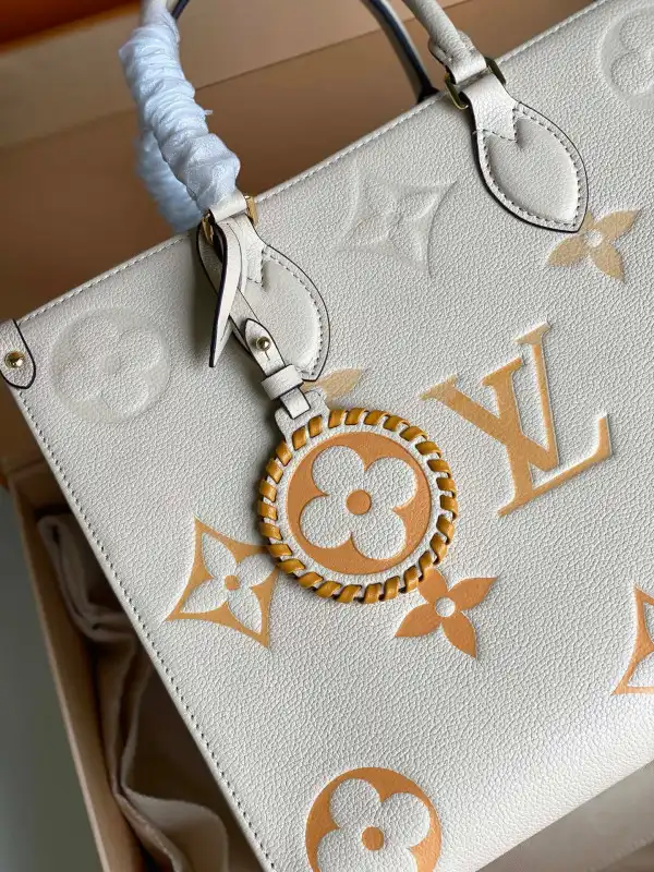 LOUIS VUITTON ONTHEGO MM