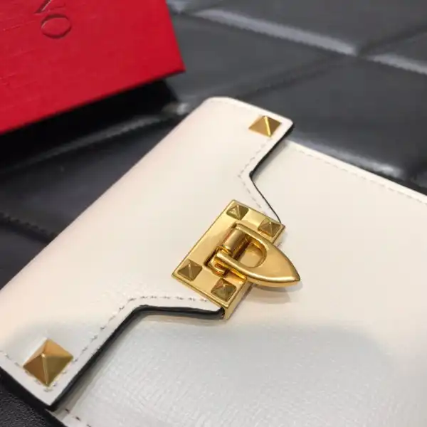 Frstbag ru VALENTINO ROCKSTUD WALLET