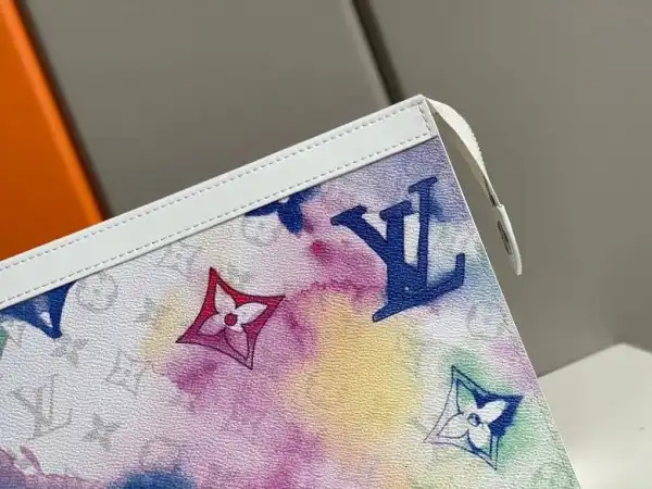 LOUIS VUITTON POCHETTE VOYAGE MM