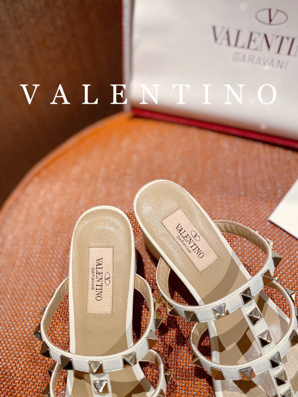 HOT SALE VALENTINO ROCKSTUD CALFSKIN LEATHER SLIDE SANDAL