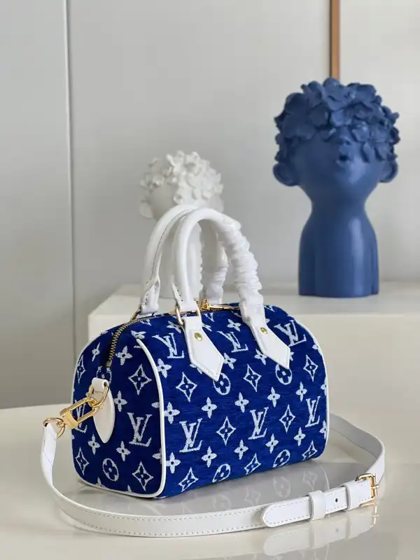 Repladies offers premium fake Louis bags at unbeatable prices. Our products are cheap because we focus on direct sales LOUIS VUITTON SPEEDY BANDOULIÈRE 20