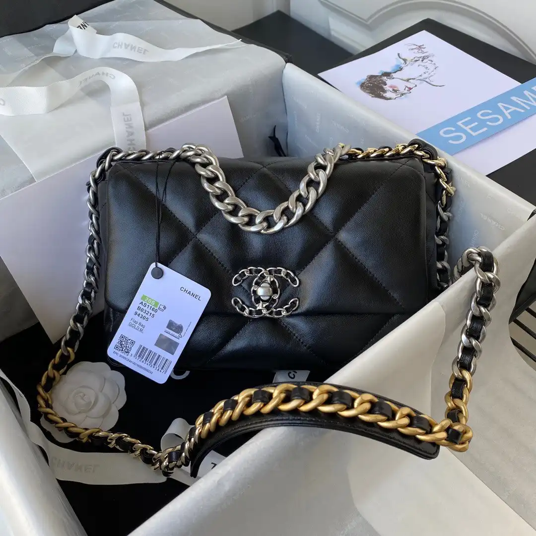 CHANEL 19 FLAP BAG