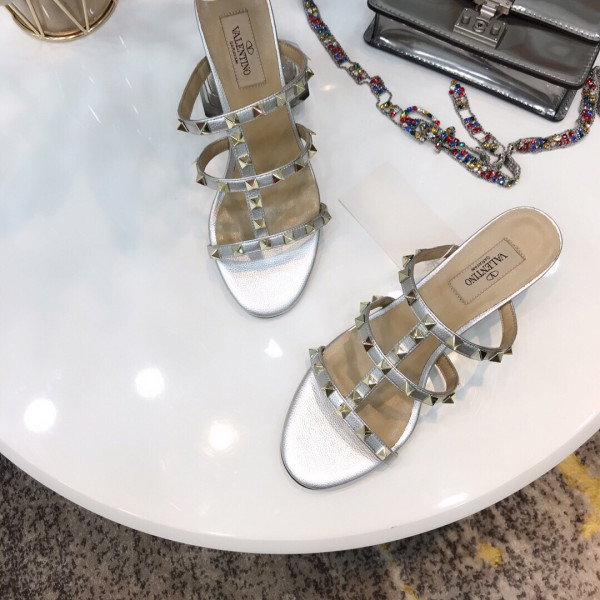 HOT SALE VALENTINO ROCKSTUD CALFSKIN LEATHER SLIDE SANDAL