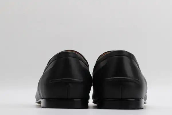 GUCCI Jordaan leather loafer