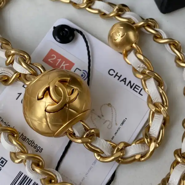 CHANEL CHANELUTCH WITH CHAIN