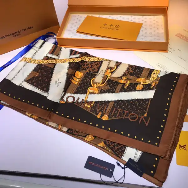 LOUIS VUITTON SCARF