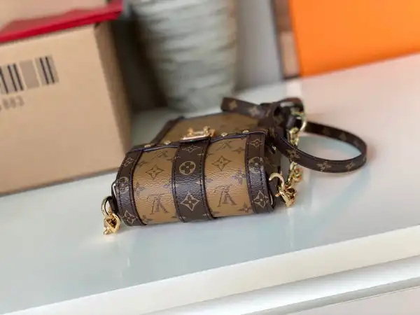 Cheap LOUIS VUITTON VERTICAL TRUNK POCHETTE