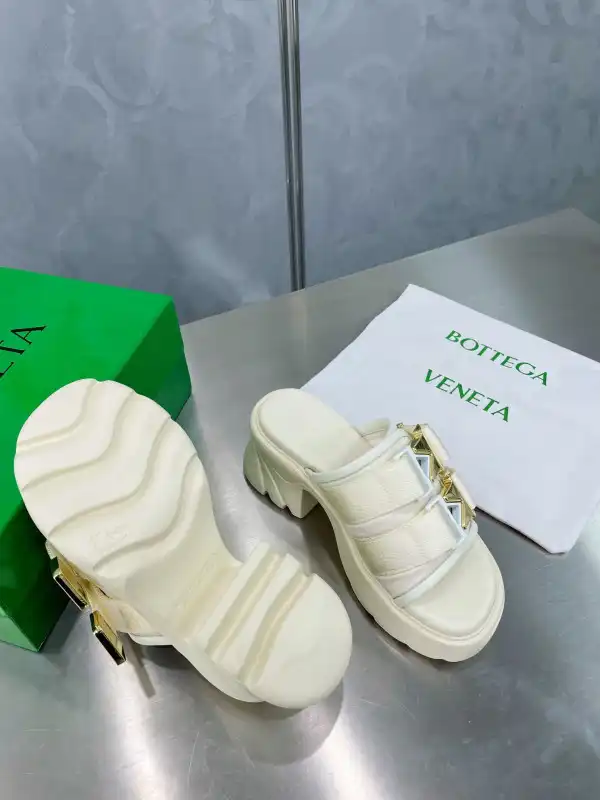 BOTTEGA VENETA Flash