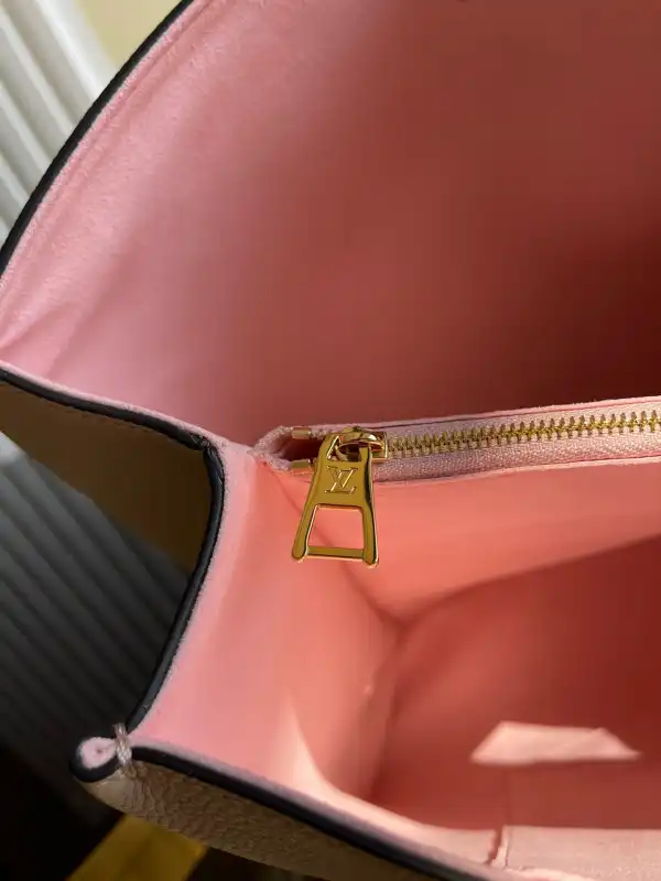 LOUIS VUITTON LOCKME SHOPPER