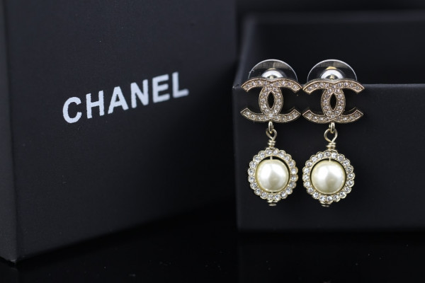 CL EARRINGS