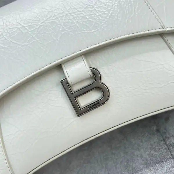 Yupoo bagsoffer BALENCIAGA DOWNTOWN SMALL SHOULDER BAG WITH CHAIN